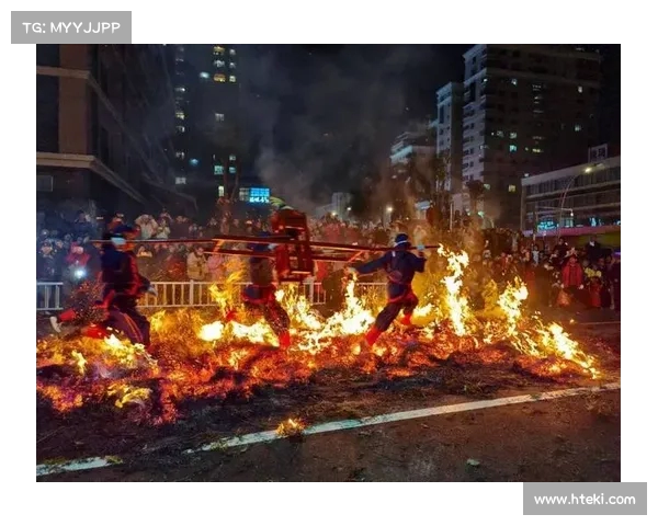 震惊!湘潭商贩与城管爆发激烈冲突,险些酿成大祸!(湘潭城管热线24小时) 震惊!湘潭商贩与城管爆发激烈冲突,险些酿成大祸!(湘潭城管热线24小时)